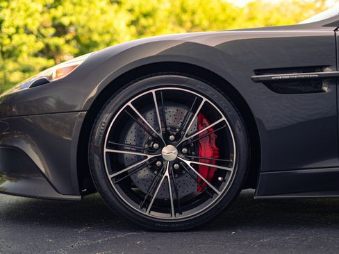 Used 2014 Aston Martin Vanquish Coupe RWD image 3