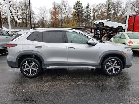 New 2026 Volkswagen Tiguan SE image 2