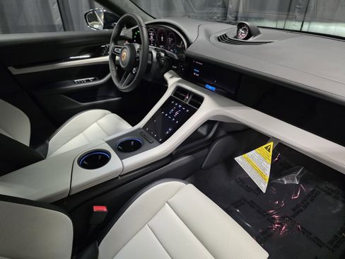 New 2026 Porsche Taycan GTS image 35