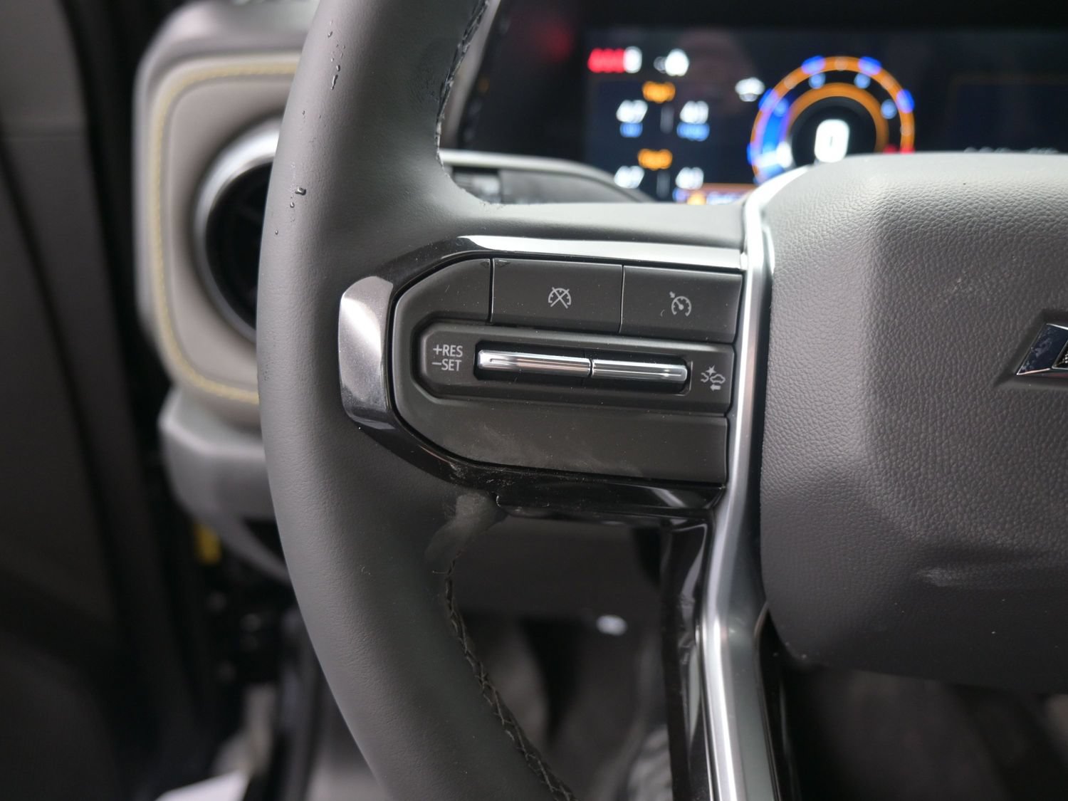 New 2026 Chevrolet Colorado ZR2 w/ Technology Package AWD/4WD image 19