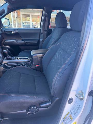 Used 2017 Toyota Tacoma TRD Off-Road w/ Tow Package (A/T) AWD/4WD image 7