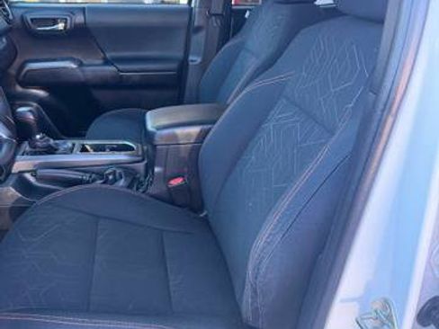 Used 2017 Toyota Tacoma TRD Off-Road w/ Tow Package (A/T) AWD/4WD image 7