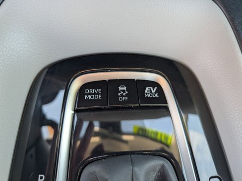 Used 2022 Toyota Corolla LE image 25