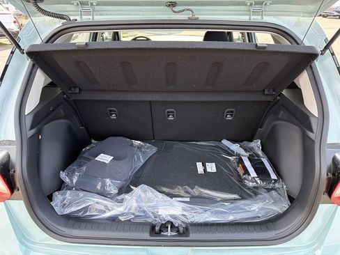 New 2026 Hyundai Venue SE FWD image 18
