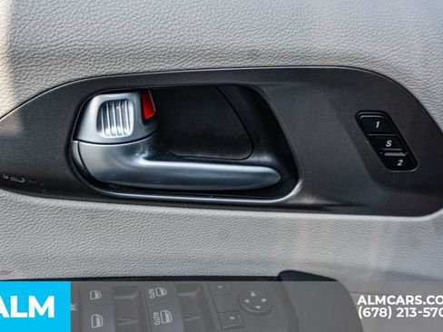 Used 2024 Chrysler Pacifica Touring-L FWD image 53