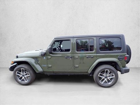 Used 2024 Jeep Wrangler Unlimited AWD/4WD image 2