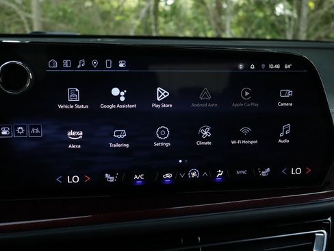 Used 2024 Chevrolet Traverse Z71 image 14