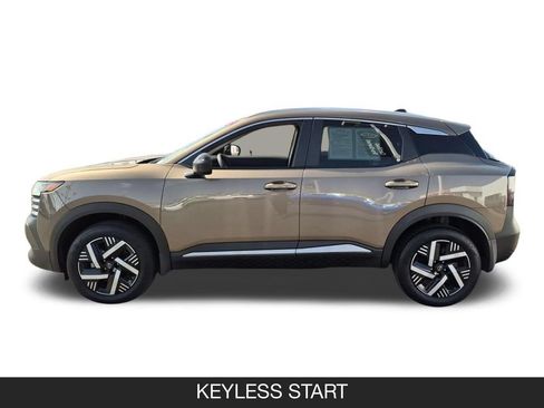 Used 2026 Nissan Kicks SV w/ SV Premium Package FWD image 5