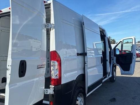 Used 2024 RAM ProMaster 2500 w/ Convenience Group FWD image 16