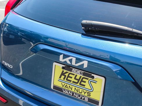 Used 2025 Kia Niro EX FWD image 9