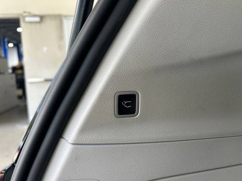Used 2024 Chrysler Pacifica Touring-L FWD image 33