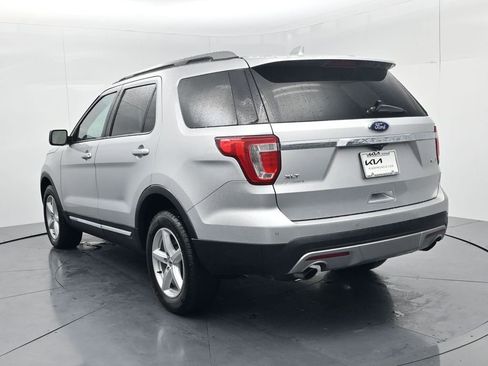 Used 2017 Ford Explorer XLT w/ Equipment Group 202A image 6