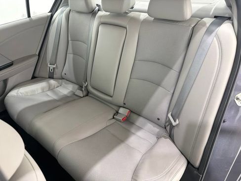 Used 2015 Honda Accord Touring image 16