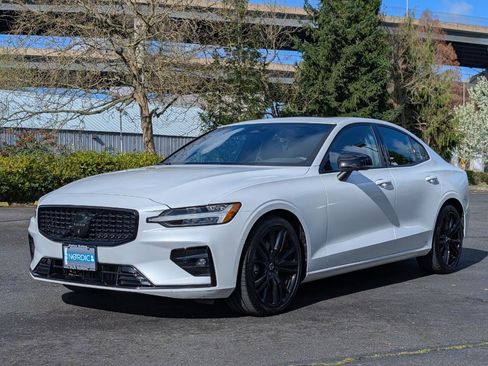 Used 2024 Volvo S60 B5 Plus image 3