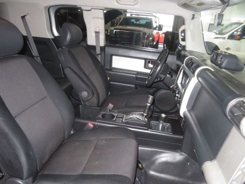 Used 2007 Toyota FJ Cruiser 4WD w/ Upgrade Pkg 1 image 29