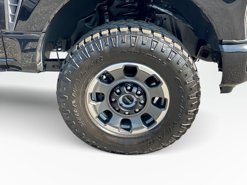 Certified 2023 Ford F350 Platinum w/ Tremor Off-Road Package AWD/4WD image 11