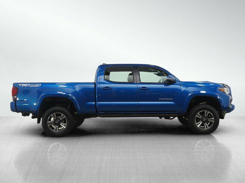 Used 2018 Toyota Tacoma TRD Sport image 6