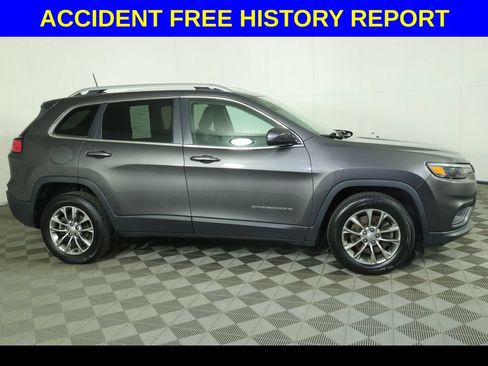 Used 2019 Jeep Cherokee Latitude Plus w/ Comfort/Convenience Group FWD image 2