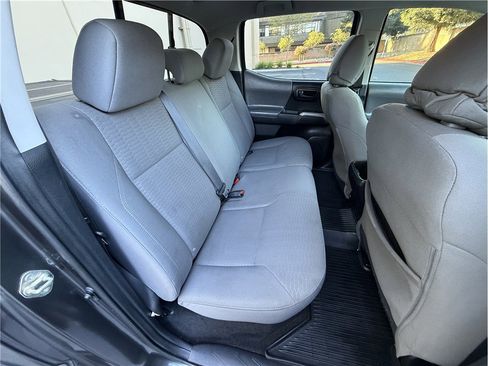 Used 2016 Toyota Tacoma SR5 w/ SR5 Appearance Package (SN) image 15