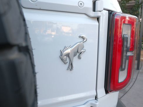 Used 2022 Ford Bronco Outer Banks image 3