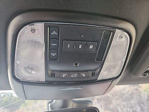 Used 2025 Dodge Durango GT image 29