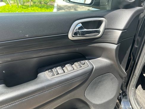 Used 2022 Jeep Grand Cherokee Laredo E RWD image 12
