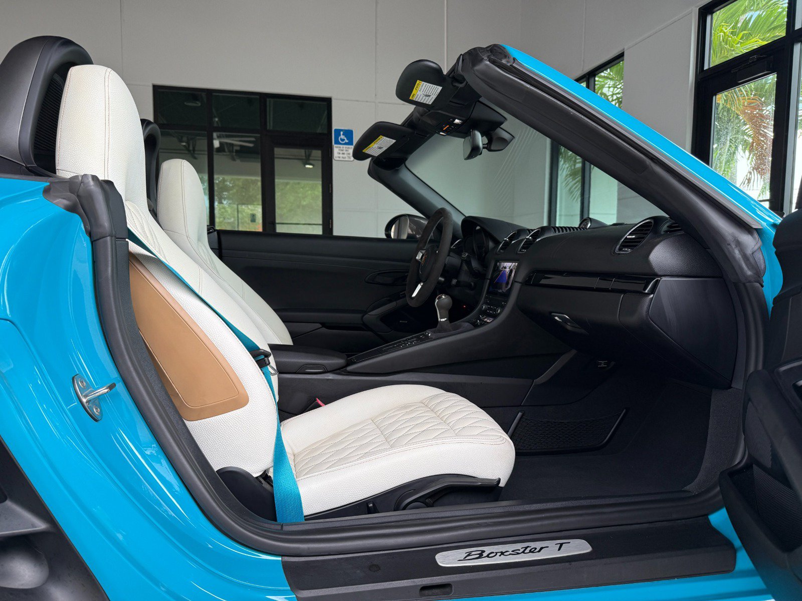 Used 2021 Porsche 718 Boxster RWD image 26