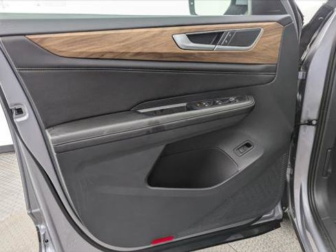 Used 2025 Volkswagen Atlas SE image 13