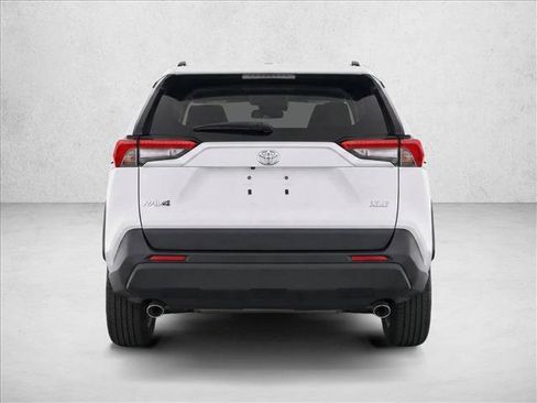 Used 2021 Toyota RAV4 XLE w/ Convenience Package FWD image 6