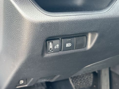 Used 2025 Toyota RAV4 XLE AWD/4WD image 30