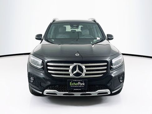 Used 2025 Mercedes-Benz GLB 250 4MATIC image 2