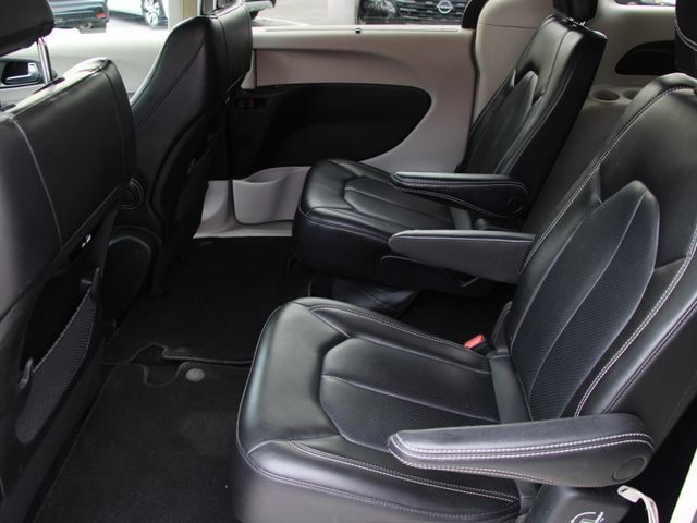 Used 2023 Chrysler Pacifica Touring-L FWD image 25