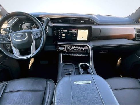 Used 2025 GMC Sierra 3500 Denali w/ Denali Reserve Package image 8