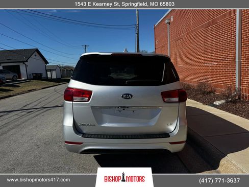 Used 2017 Kia Sedona LX image 4