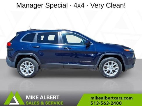 Used 2016 Jeep Cherokee Latitude AWD/4WD image 8