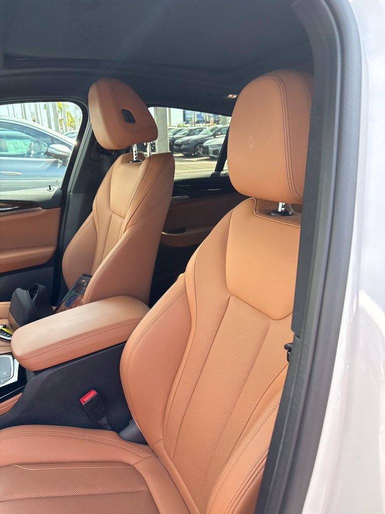 Used 2024 BMW X4 xDrive30i w/ Premium Package AWD/4WD image 5