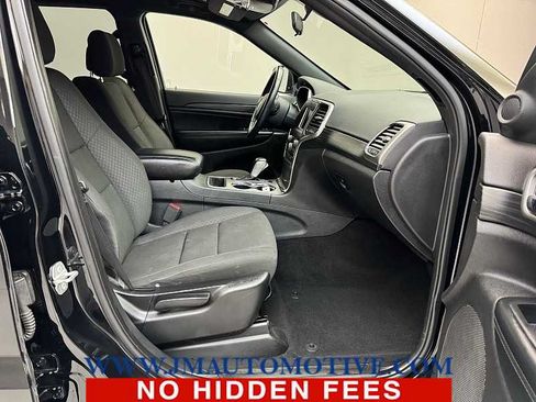 Used 2019 Jeep Grand Cherokee Laredo AWD/4WD image 19