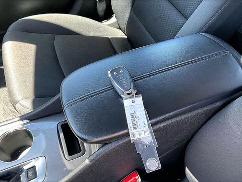 Used 2025 Chevrolet Malibu LT FWD image 34