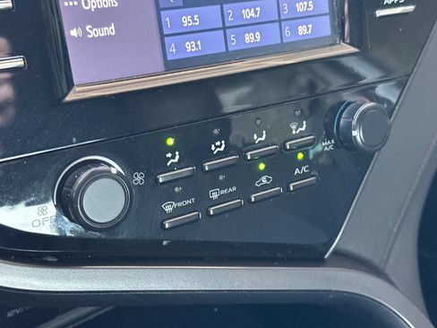 Used 2019 Toyota Camry LE FWD image 19