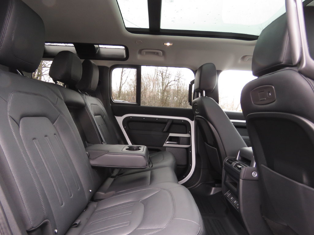 Used 2022 Land Rover Defender 110 SE AWD/4WD image 16
