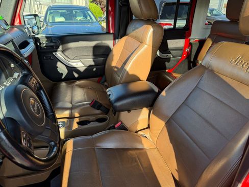 Used 2012 Jeep Wrangler Unlimited Sahara w/ Connectivity Group AWD/4WD image 9