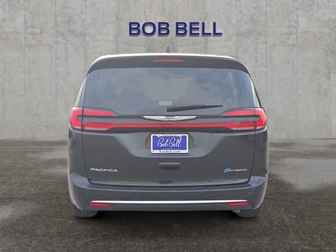 Used 2023 Chrysler Pacifica Touring-L FWD image 4