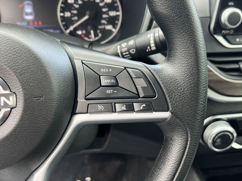 Used 2025 Nissan Altima 2.5 SV FWD image 33