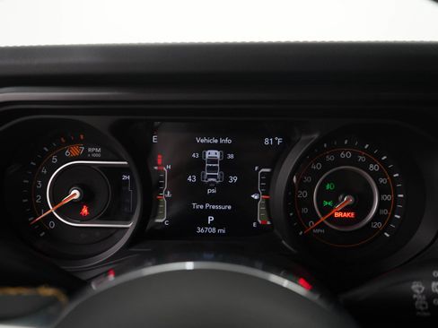 Used 2024 Jeep Wrangler Unlimited Sahara w/ Technology Group AWD/4WD image 26