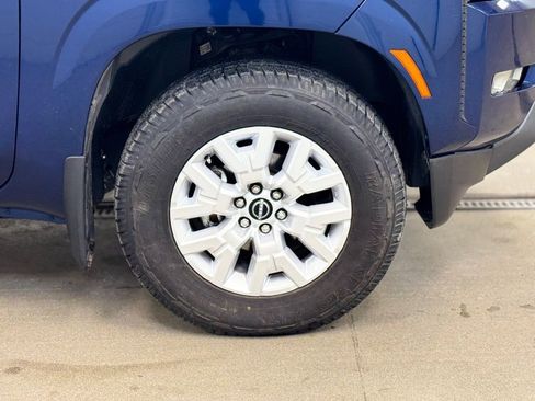 Used 2022 Nissan Frontier SV image 3