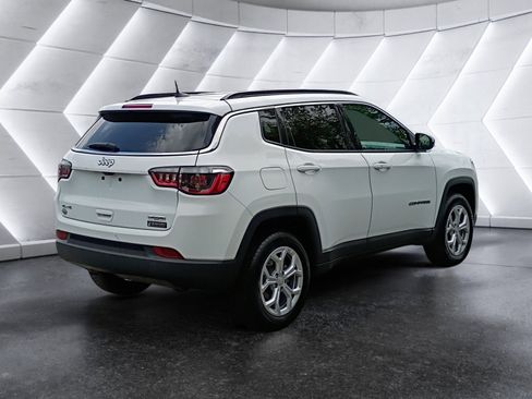 Used 2024 Jeep Compass Latitude AWD/4WD image 6