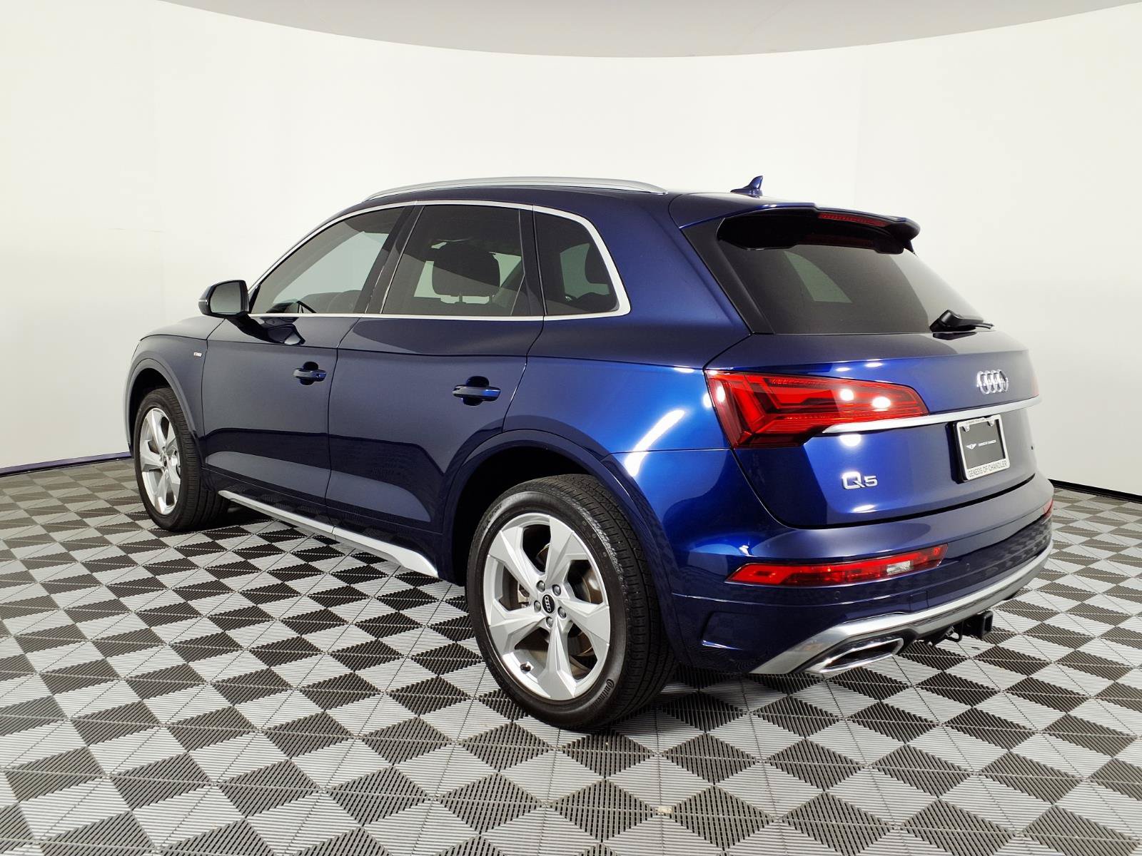 Used 2022 Audi Q5 2.0T Premium Plus w/ Premium Plus Package AWD/4WD image 6