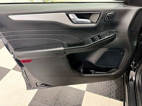 Used 2024 Ford Escape Platinum image 14