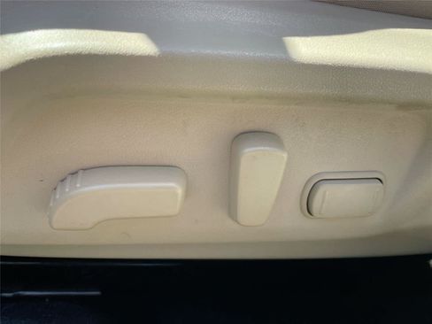 Used 2017 Subaru Legacy 2.5i Premium AWD/4WD image 11