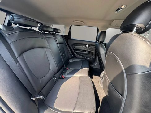 Used 2016 MINI Cooper Clubman FWD image 13